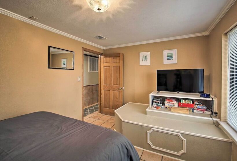 Lakefront Gem W/ Docks In Hot Springs!