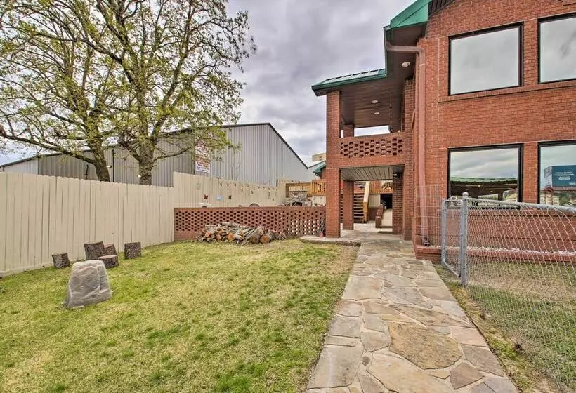 Lakefront Gem W/ Docks In Hot Springs!