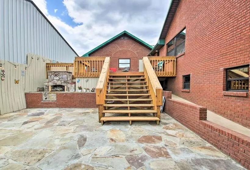 Lakefront Gem W/ Docks In Hot Springs!