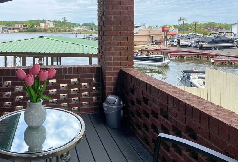 Lakefront Gem W/ Docks In Hot Springs!