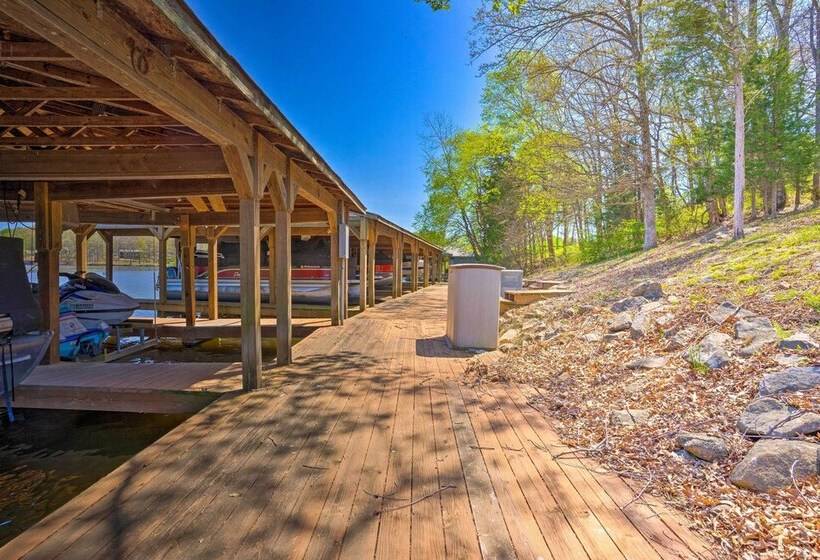 Pet Friendly Retreat Near Lake Anna W/ Decks!