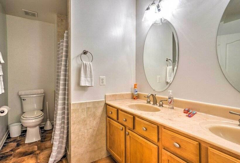 Pet Friendly Retreat Near Lake Anna W/ Decks!