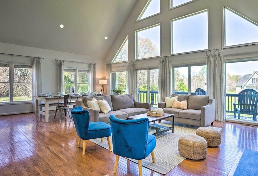 Pet Friendly Retreat Near Lake Anna W/ Decks!