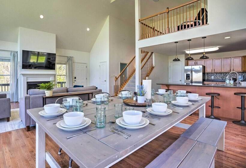 Pet Friendly Retreat Near Lake Anna W/ Decks!
