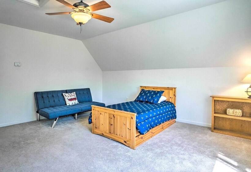 Pet Friendly Retreat Near Lake Anna W/ Decks!