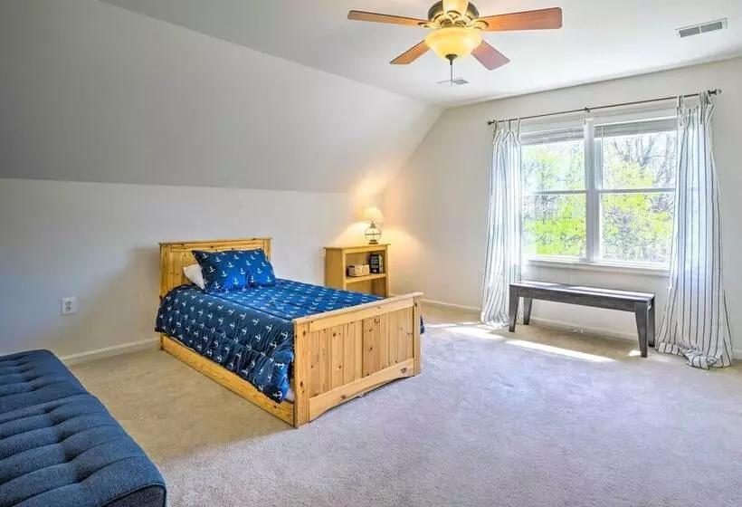 Pet Friendly Retreat Near Lake Anna W/ Decks!