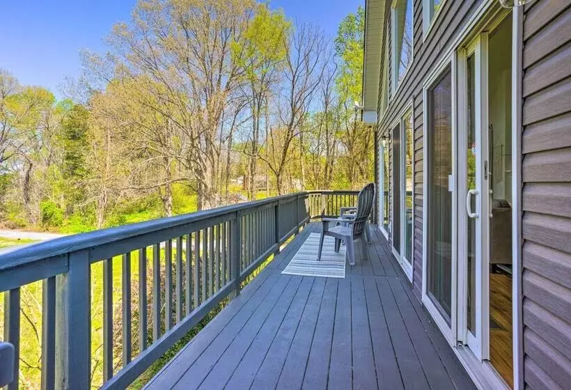 Pet Friendly Retreat Near Lake Anna W/ Decks!