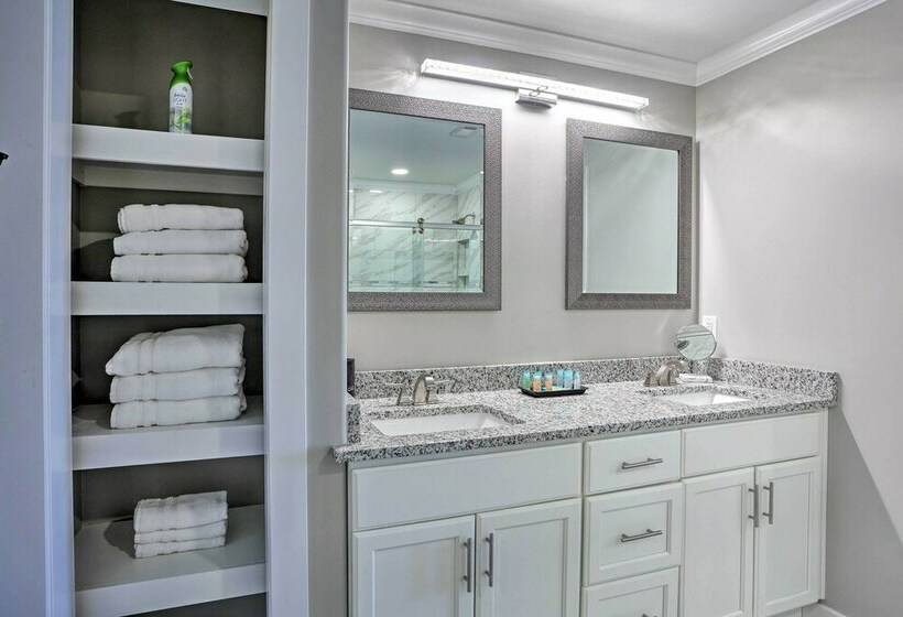 Petfriendly Home, 5 Mi To Dtwn Louisville!