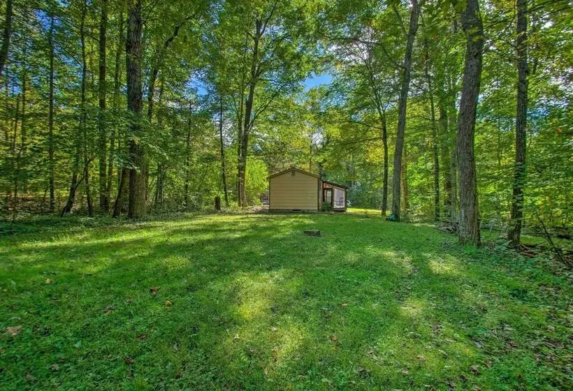 Quaint Hinton Hideaway   Hunt & Fish Nearby!