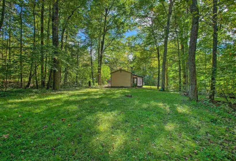 Quaint Hinton Hideaway   Hunt & Fish Nearby!