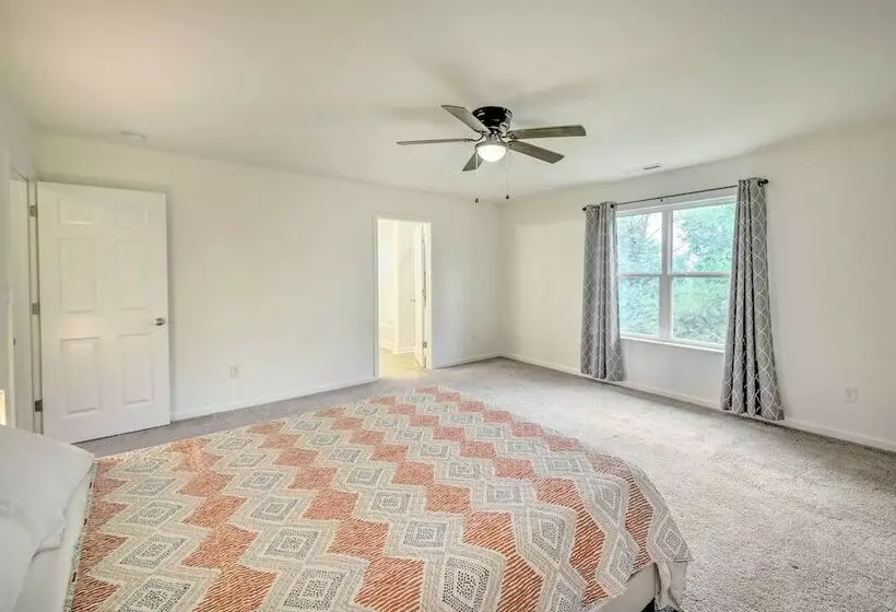 Quiet Greenwood Home ~ 16 Mi To Indianapolis!