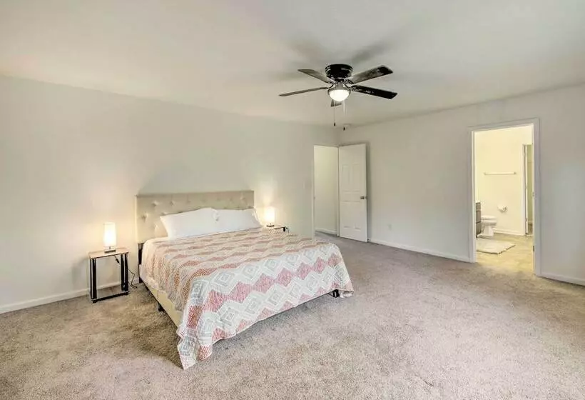 Quiet Greenwood Home ~ 16 Mi To Indianapolis!
