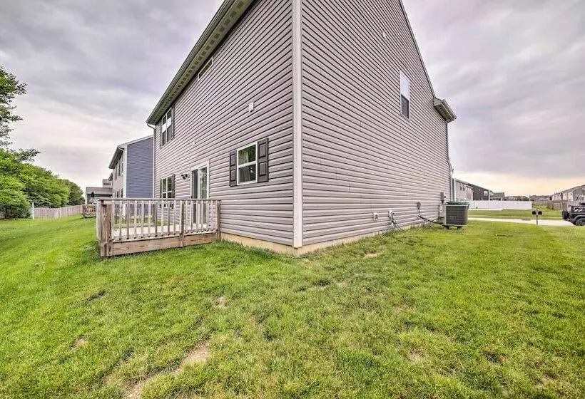 Quiet Greenwood Home ~ 16 Mi To Indianapolis!