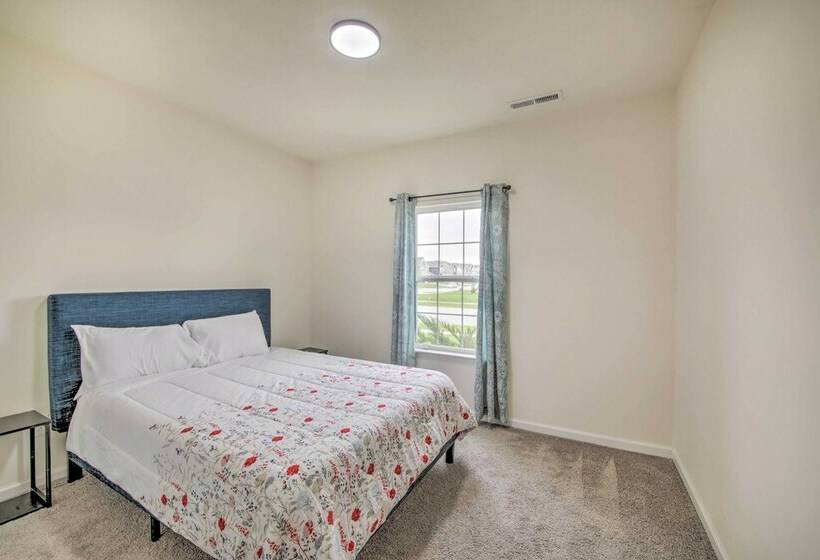 Quiet Greenwood Home ~ 16 Mi To Indianapolis!