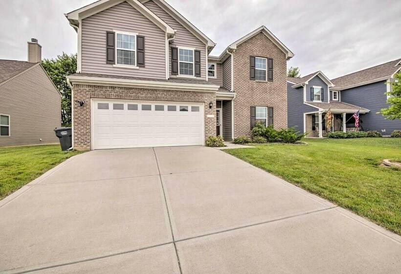 Quiet Greenwood Home ~ 16 Mi To Indianapolis!