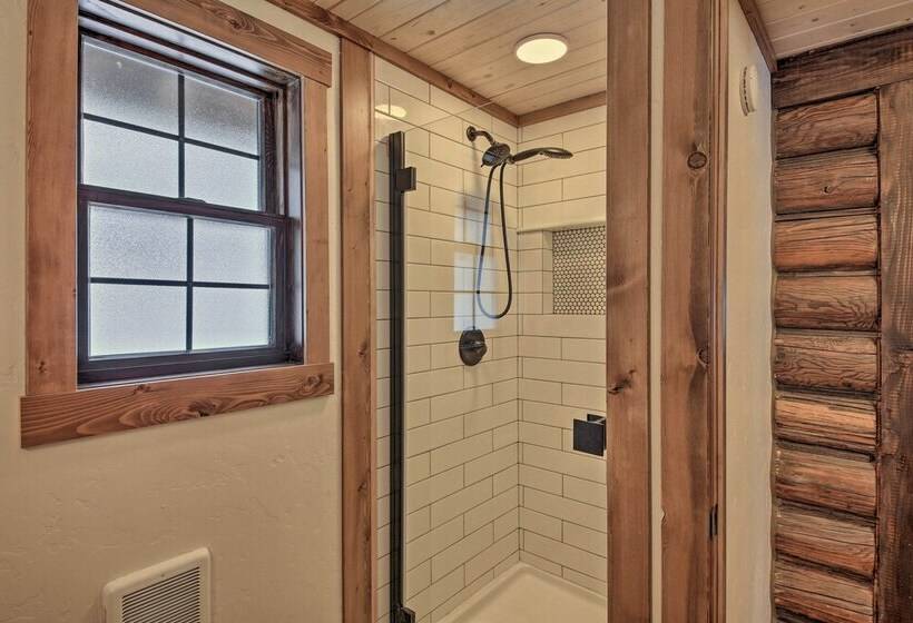 Serene Kootenai Cabin   3 Mi To Dtwn & River!