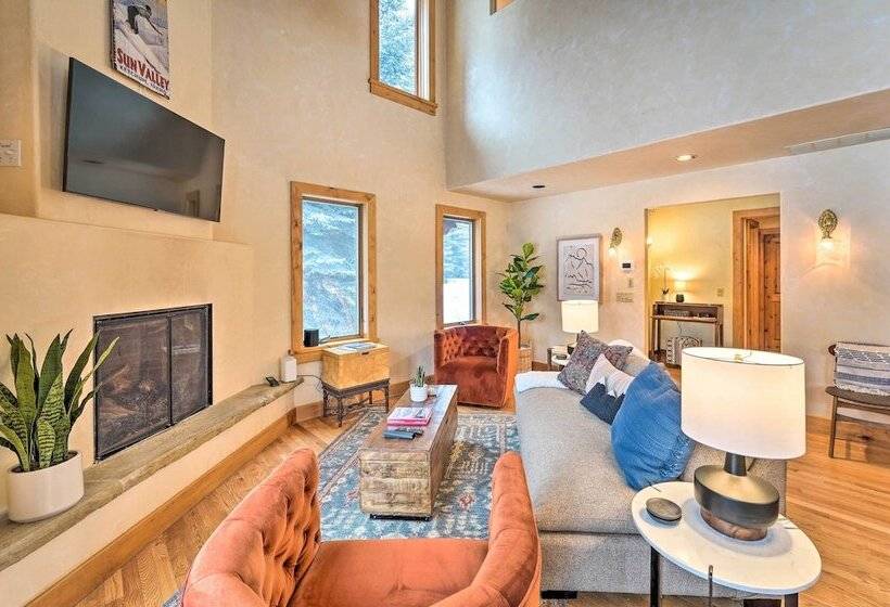 Serene Sun Valley Home W/ Hot Tub & Mtn Views
