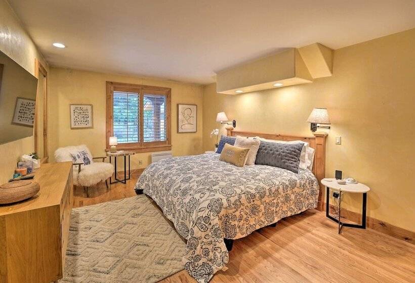 Serene Sun Valley Home W/ Hot Tub & Mtn Views