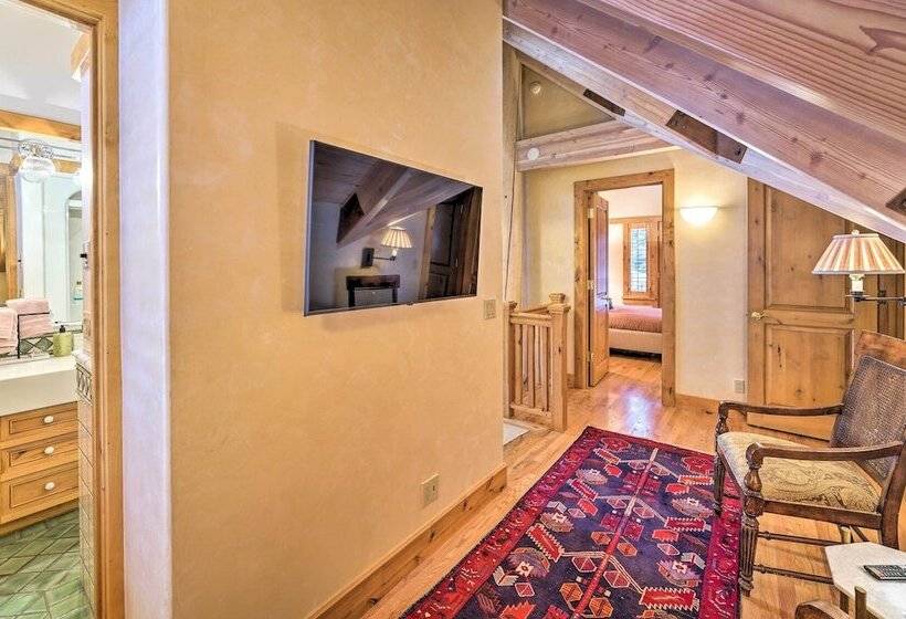 Serene Sun Valley Home W/ Hot Tub & Mtn Views