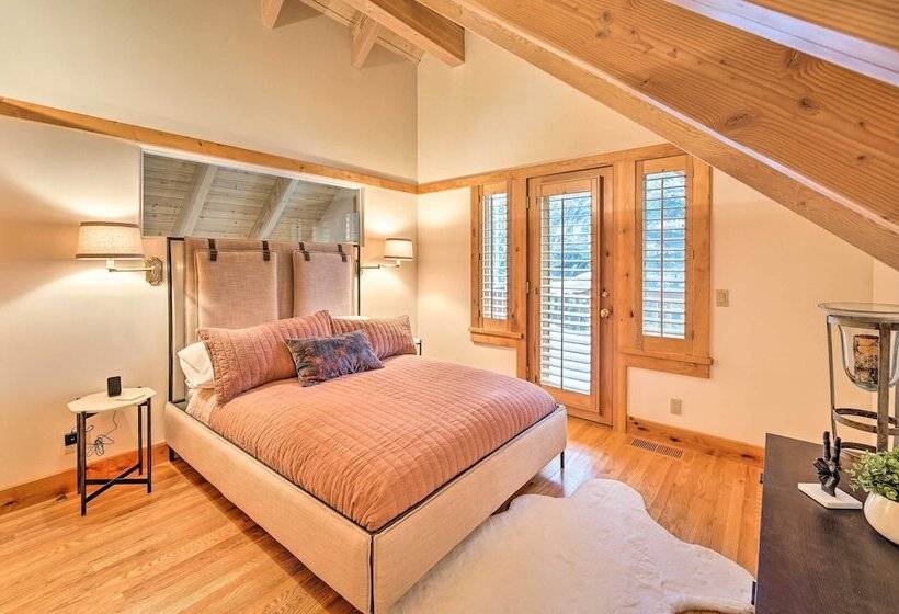 Serene Sun Valley Home W/ Hot Tub & Mtn Views