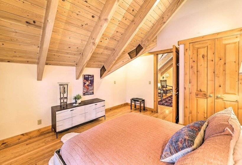 Serene Sun Valley Home W/ Hot Tub & Mtn Views