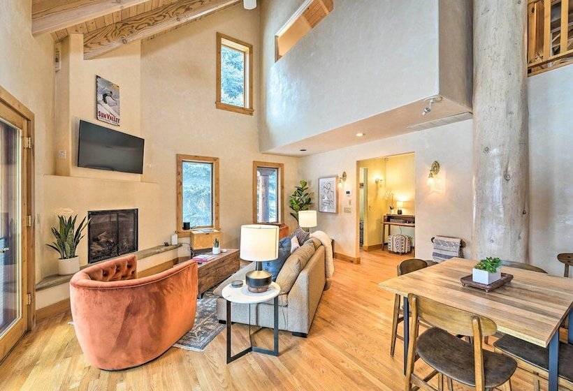 Serene Sun Valley Home W/ Hot Tub & Mtn Views