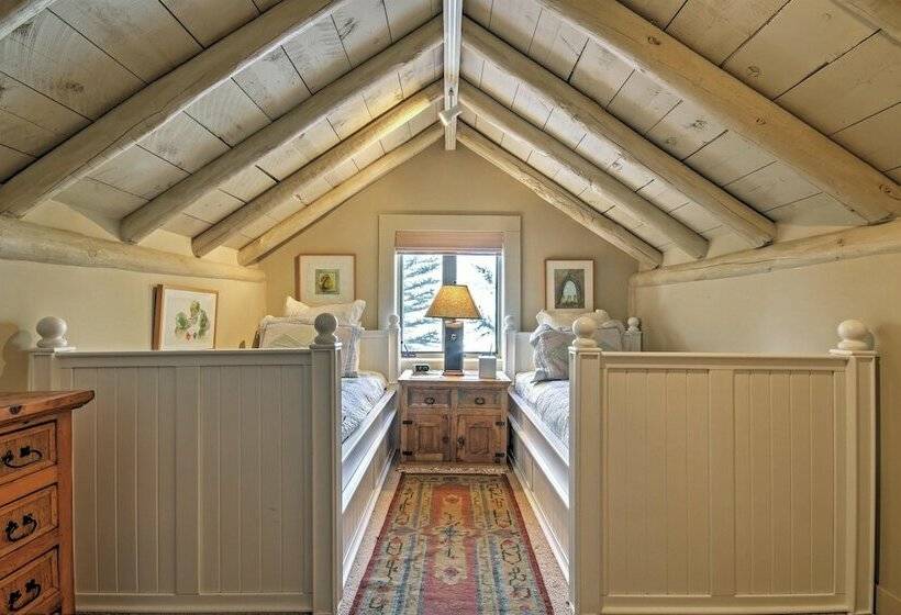 Snowmass Home W/ Hot Tub, Fireplace, & Mtn Views!