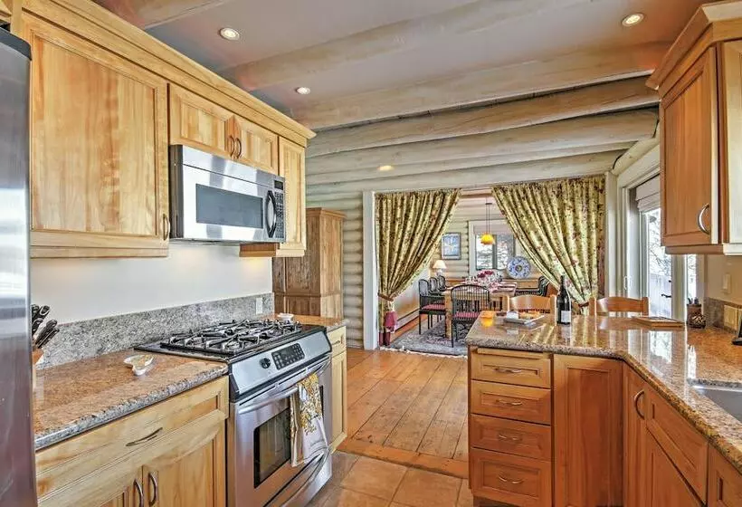 Snowmass Home W/ Hot Tub, Fireplace, & Mtn Views!