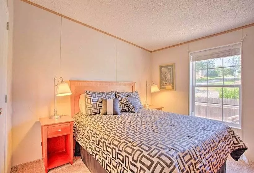 Spacious House ~ 1 Mi To Lake & Boat Ramp!