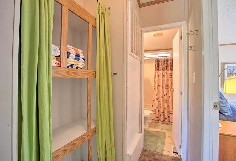 Spacious House ~ 1 Mi To Lake & Boat Ramp!