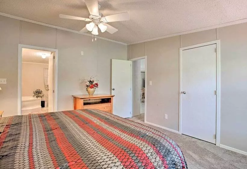 Spacious House ~ 1 Mi To Lake & Boat Ramp!