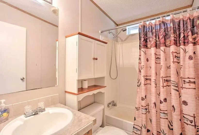 Spacious House ~ 1 Mi To Lake & Boat Ramp!