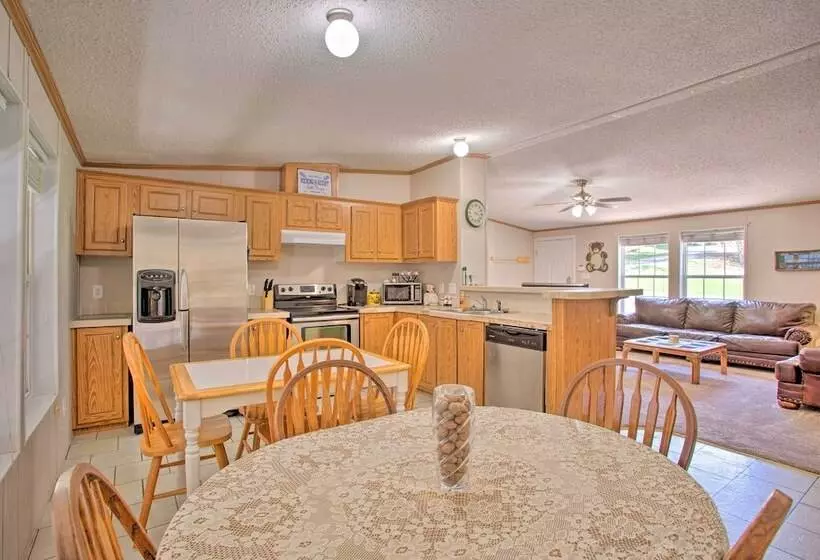 Spacious House ~ 1 Mi To Lake & Boat Ramp!