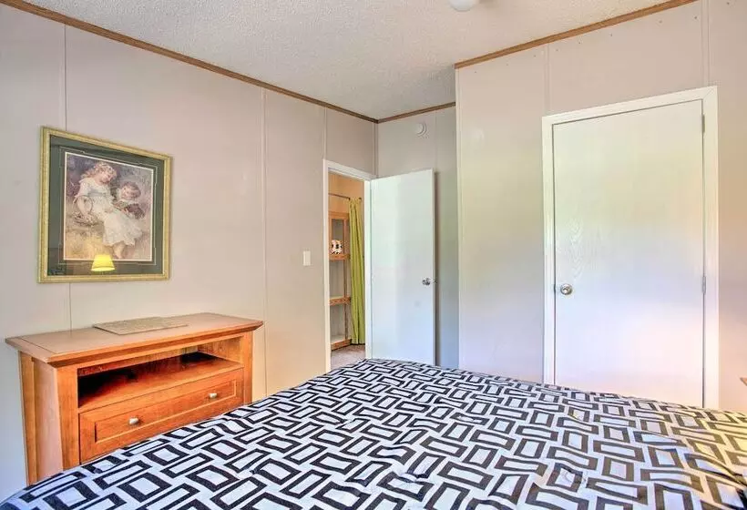 Spacious House ~ 1 Mi To Lake & Boat Ramp!