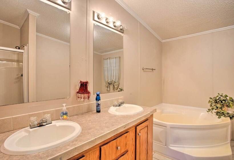 Spacious House ~ 1 Mi To Lake & Boat Ramp!