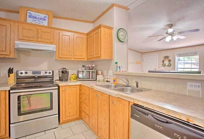 Spacious House ~ 1 Mi To Lake & Boat Ramp!