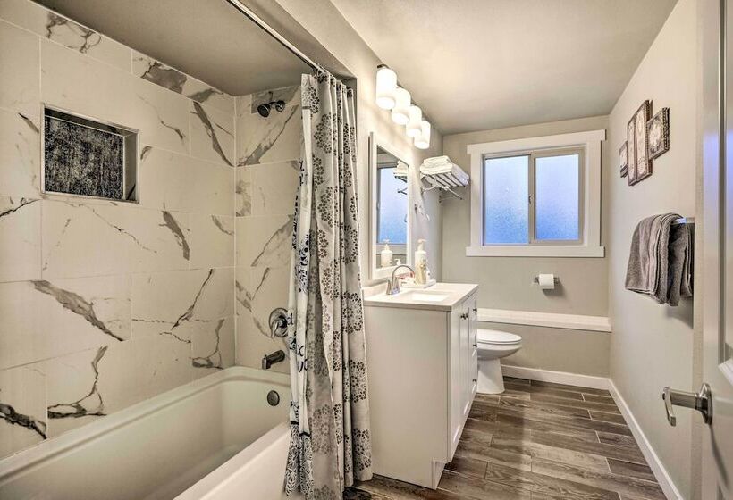 Spacious Kent Home ~ 17 Mi To Dtwn Seattle!