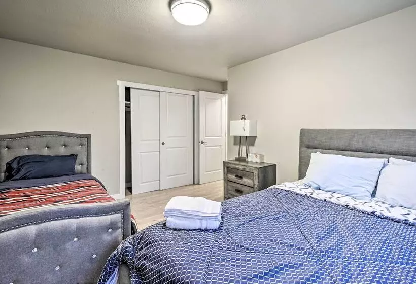 Spacious Kent Home ~ 17 Mi To Dtwn Seattle!