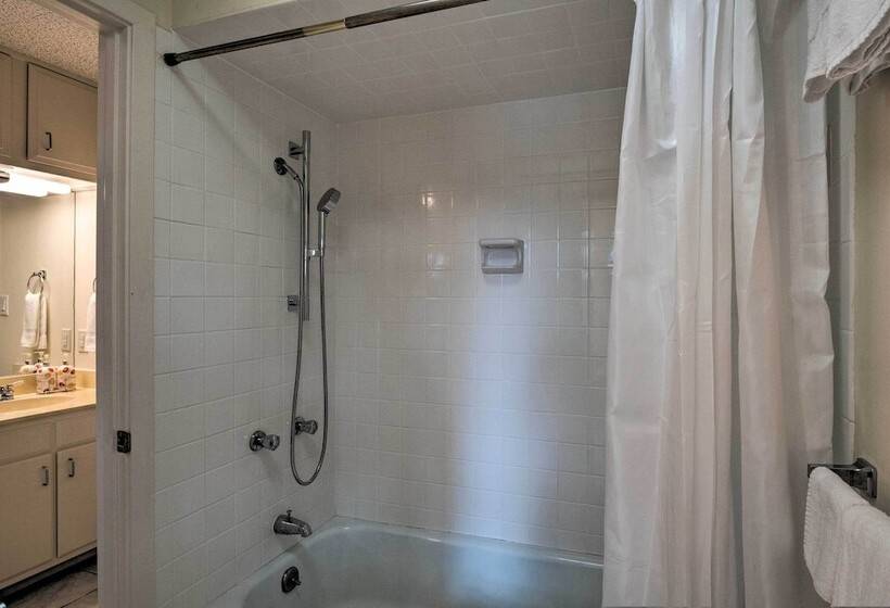 Spacious Lake Travis Home W/ Private Deck & Views!