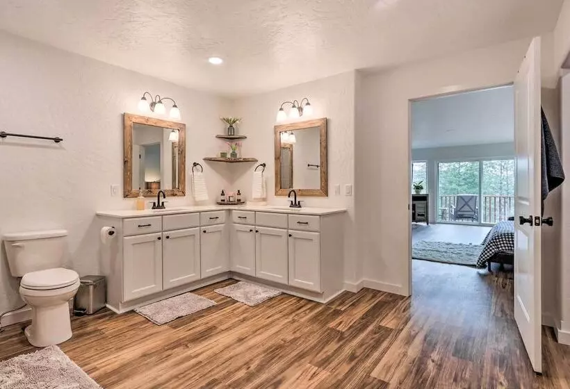 Spacious Sun Up Bay Cabin, 20 Min To Downtown Cda!