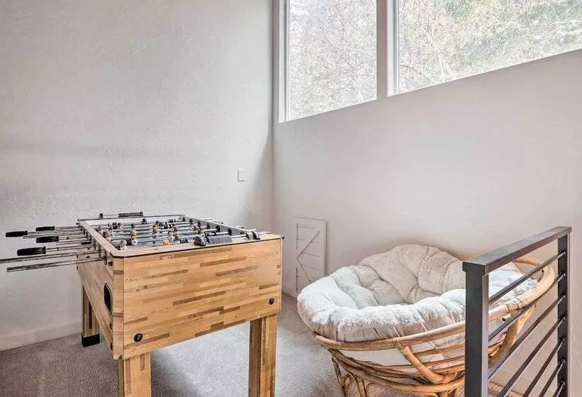 Spacious Sun Up Bay Cabin, 20 Min To Downtown Cda!