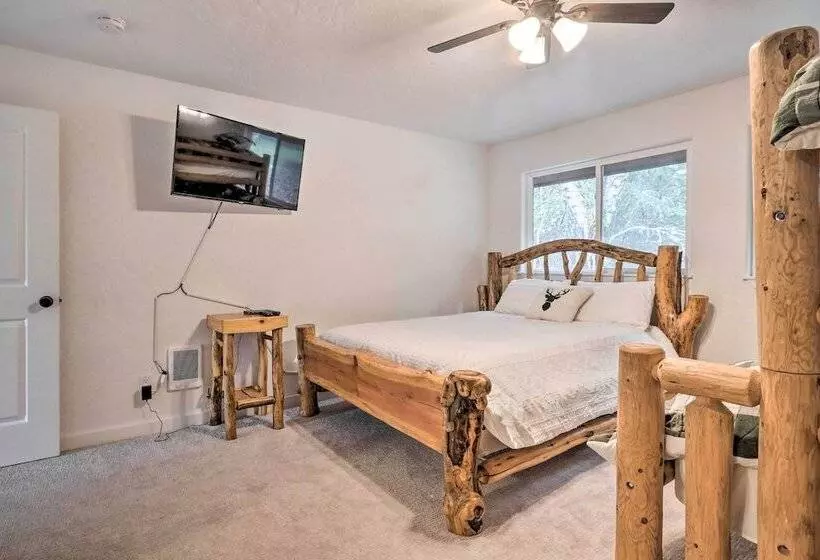 Spacious Sun Up Bay Cabin, 20 Min To Downtown Cda!