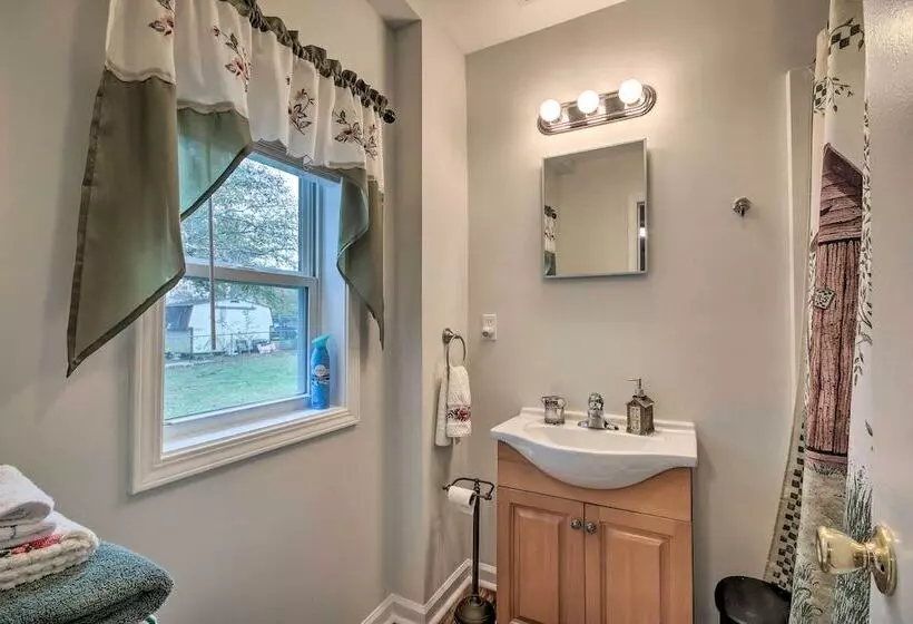 Traditional Southern House With Front Porch!