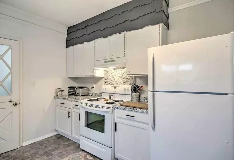 Traditional Southern House With Front Porch!