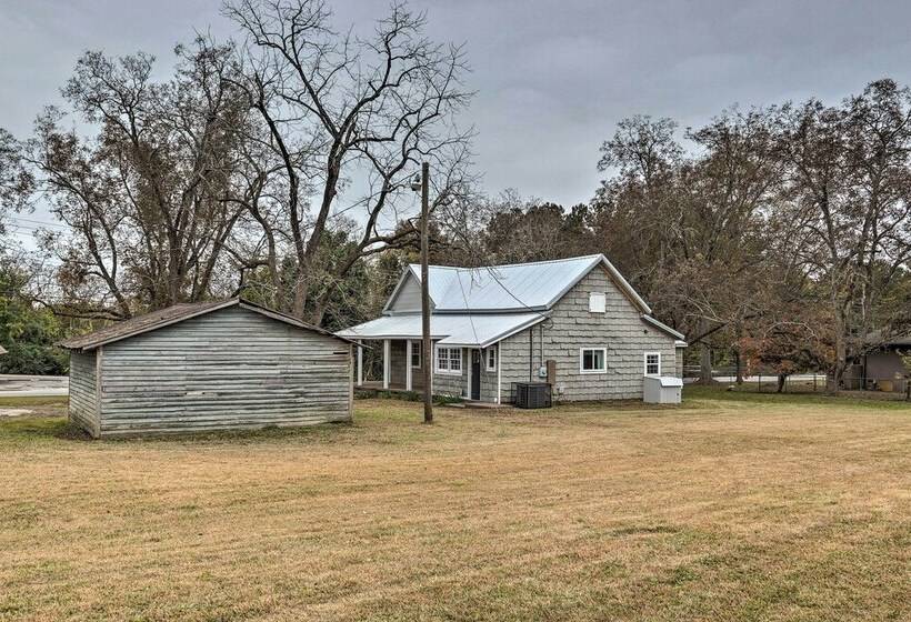 Traditional Southern House With Front Porch!