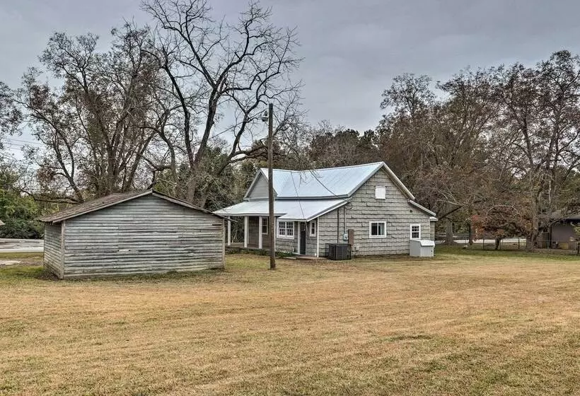 Traditional Southern House With Front Porch!