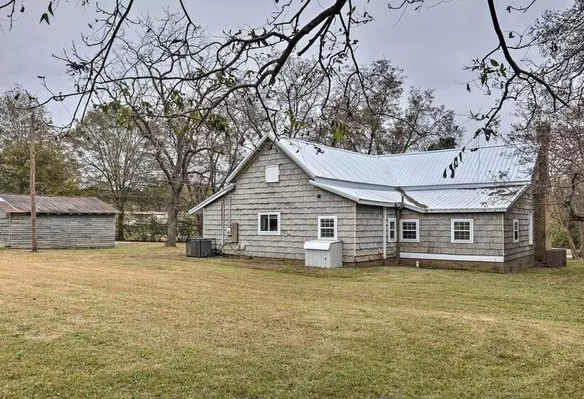 Traditional Southern House With Front Porch!