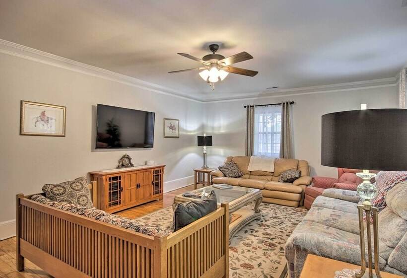 Traditional Southern House With Front Porch!