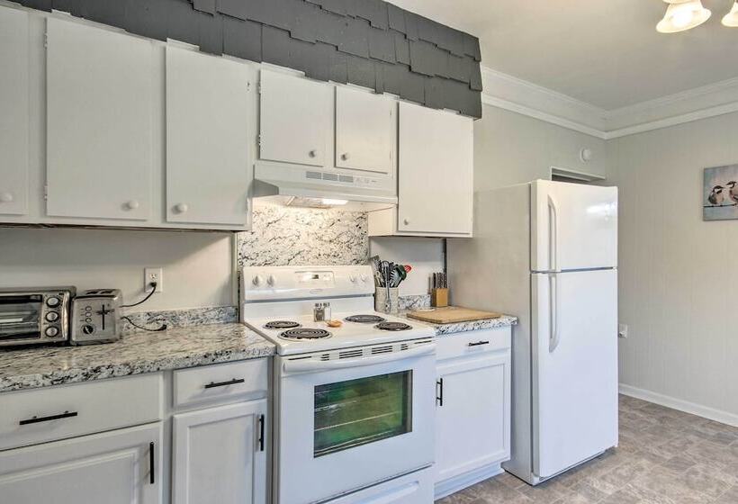 Traditional Southern House With Front Porch!