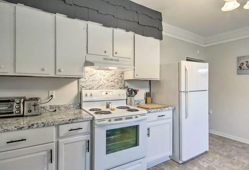 Traditional Southern House With Front Porch!